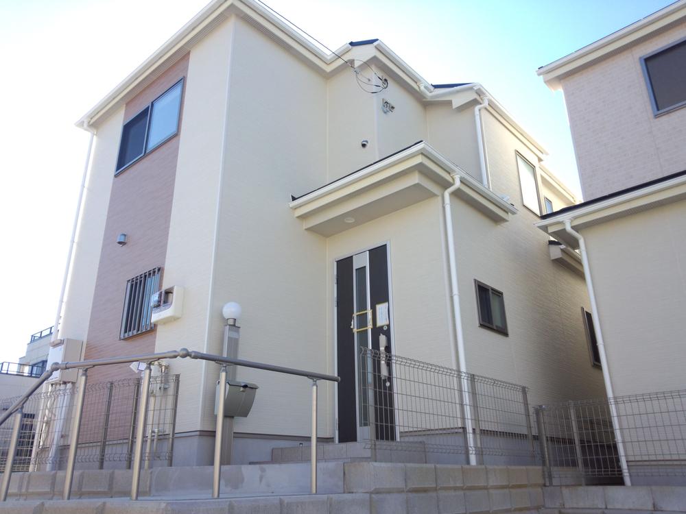 Local appearance photo. Local (11 May 2013) Shooting