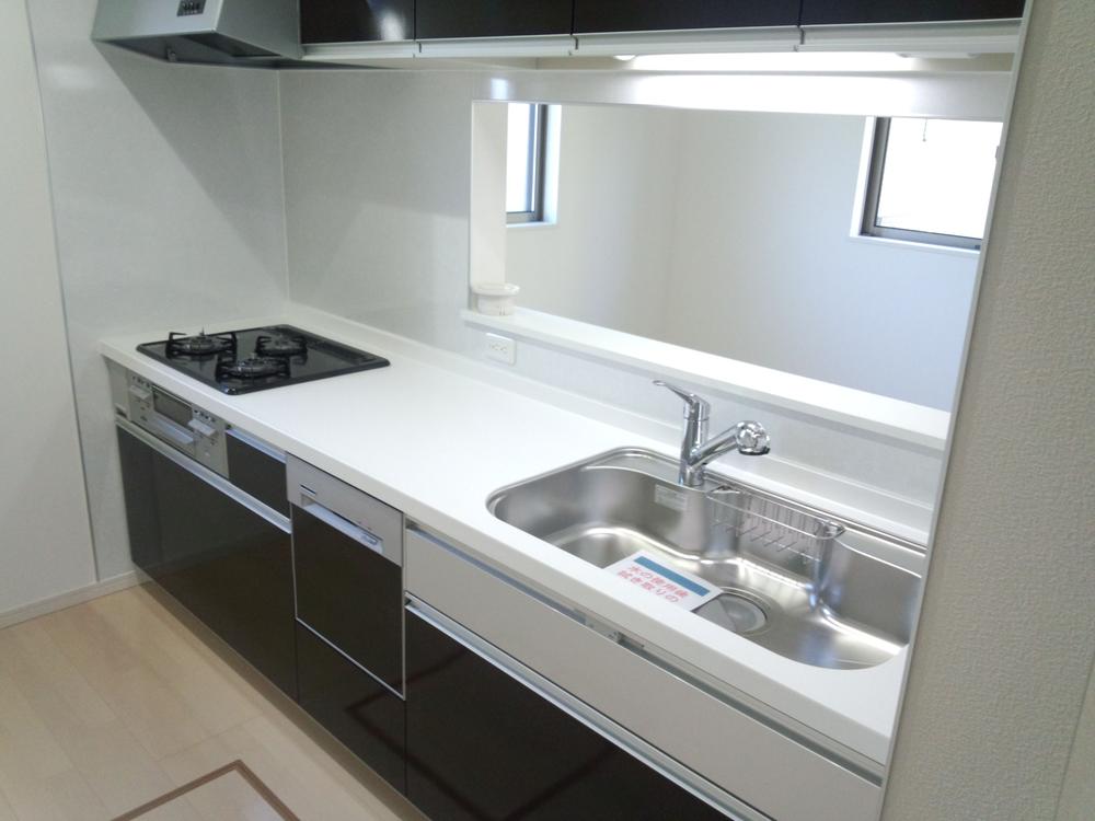 Kitchen. Local (11 May 2013) Shooting