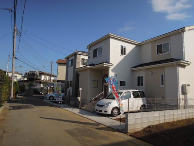 Local photos, including front road. Local (11 May 2013) Shooting