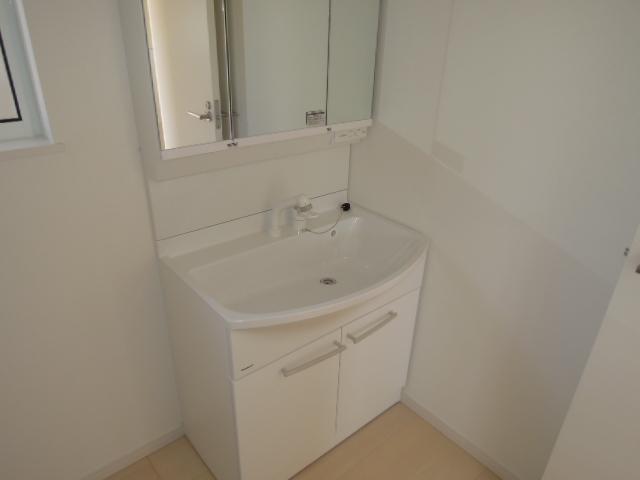 Wash basin, toilet. Indoor (11 May 2013) Shooting