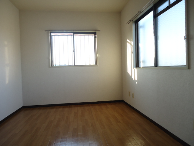 Other room space. Northwest side Western-style Since the two sides there is a window is bright rooms