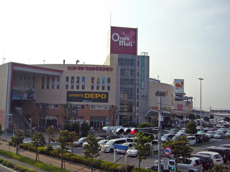 Shopping centre. Ones to Mall 950m