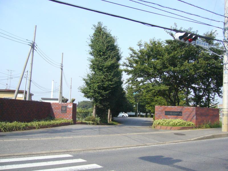 Junior high school. Midorigaoka 830m until junior high school