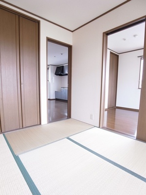 Living and room. Is a Japanese-style room to relax in a calm atmosphere.