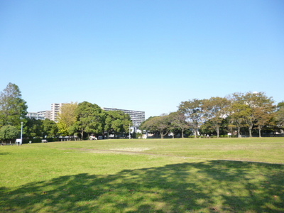 park. 470m until Inagehigashi park (park)