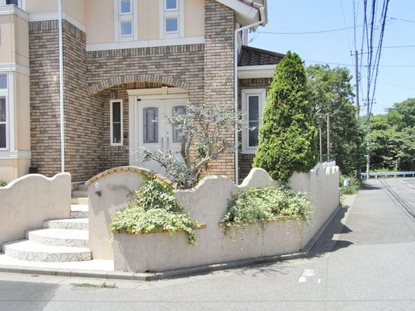 Local appearance photo. Northeast side of the outer structure design also is fashionable. It is perfect shine seems to be Christmas illuminations.