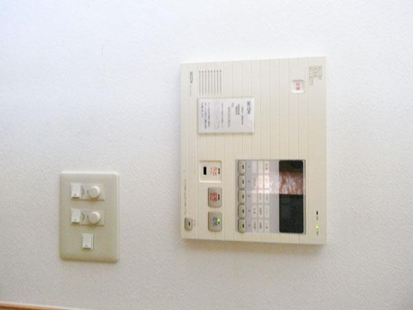 Other. It established a 24-hour security of Secom, It was also considered to crime prevention measures. Below is a dimmer switch down light.