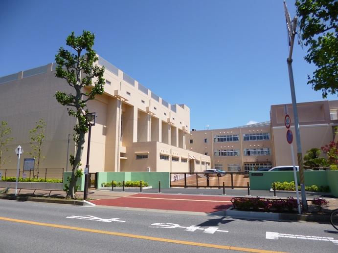 Junior high school. Midoricho 120m until junior high school
