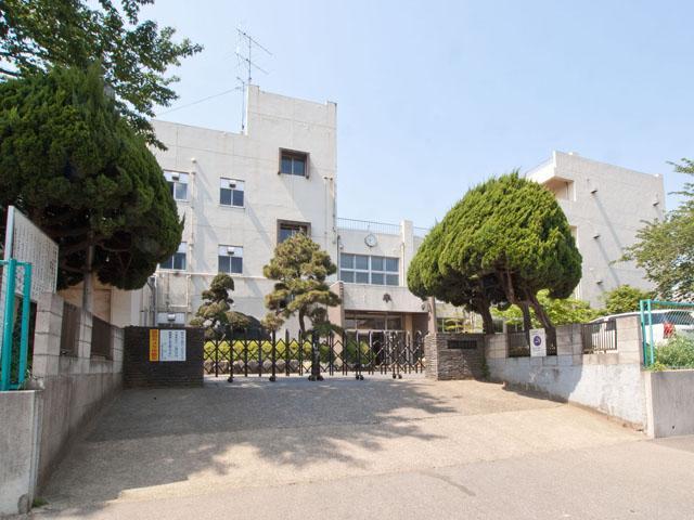 Junior high school. 1040m to Chiba City Kusano junior high school