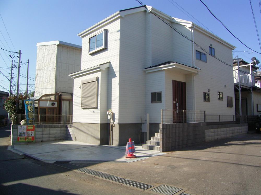 Local photos, including front road. Local (11 May 2013) Shooting