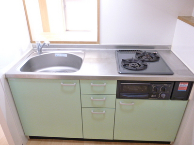 Kitchen. Face-to-face kitchen that it can be seen in the living dining. 