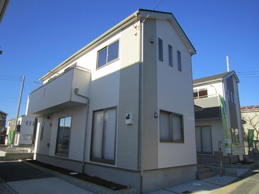 Local appearance photo. Local (12 May 2013) Shooting