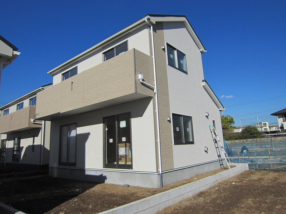 Local appearance photo. Local (12 May 2013) Shooting