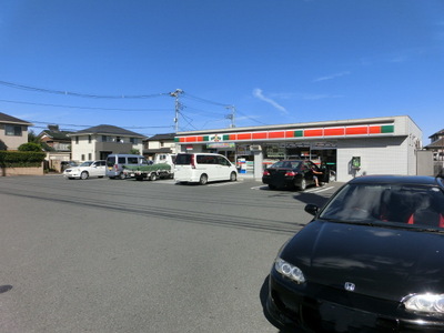 Convenience store. 400m until Thanksgiving (convenience store)