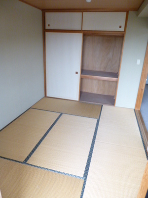 Living and room. 6 Pledge of Japanese-style room where there is upper closet with closet