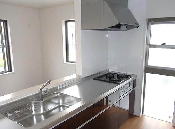 Kitchen. It is face-to-face system Kitchen.