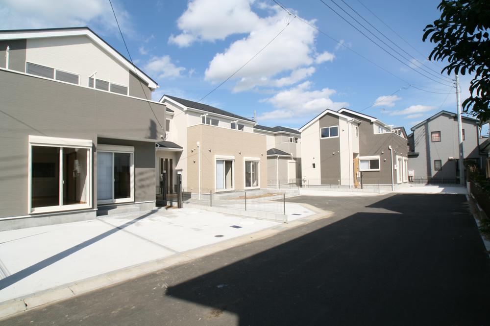 Local photos, including front road. Car space also there is room even in width by using two cars comfortably PARKING.