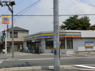 Convenience store. MINISTOP up (convenience store) 185m