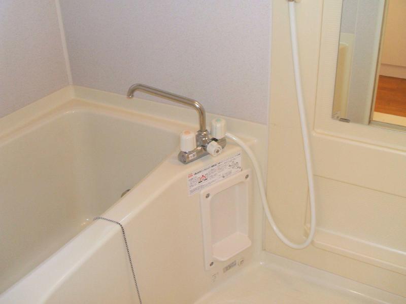 Bath. Reheating with bus