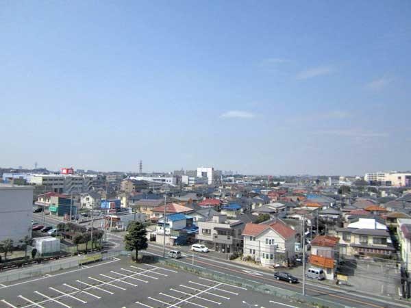 View photos from the dwelling unit. Living is more of Mt. Fuji direction view.