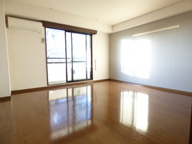 Living and room. Space of the room be placed bet ☆