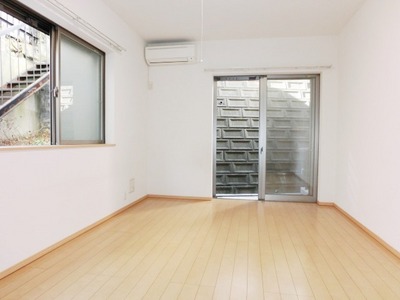 Living and room. Is a bright two-sided lighting Western-style.