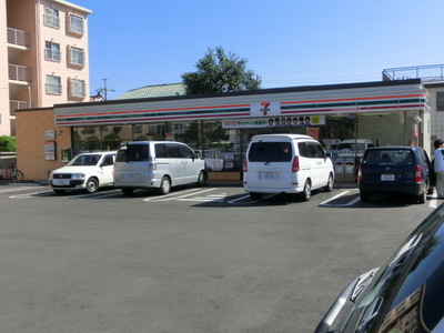 Convenience store. 555m to Seven-Eleven (convenience store)