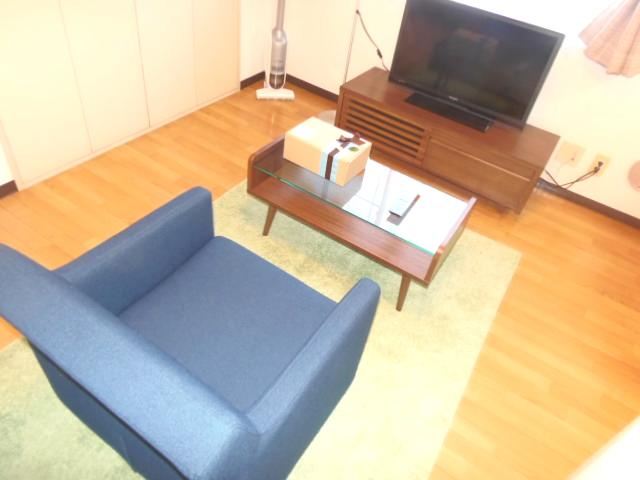 Living and room. It is easier to you moving.