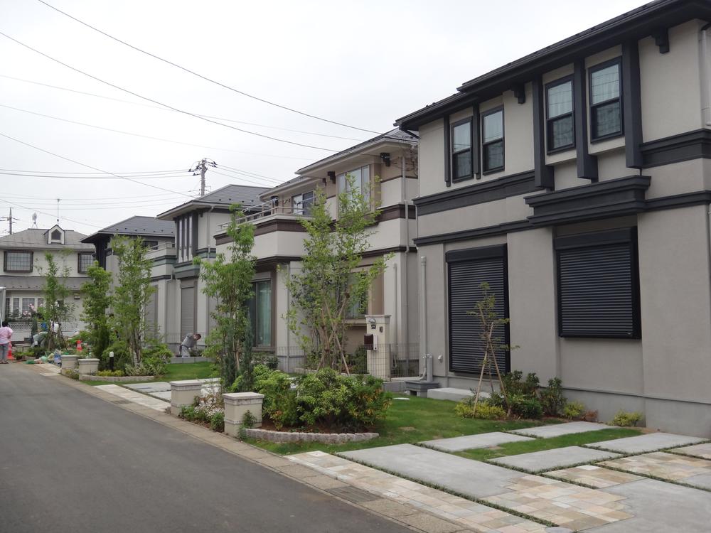 Other local. It is cityscape of south dwelling unit.