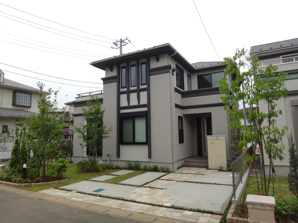 Local appearance photo. 11 Building South road