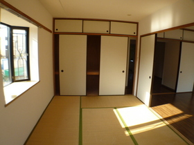 Living and room. It calm and there is a Japanese-style room! 