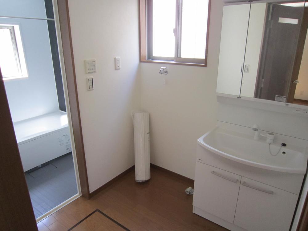 Wash basin, toilet. Indoor (September 2013) Shooting