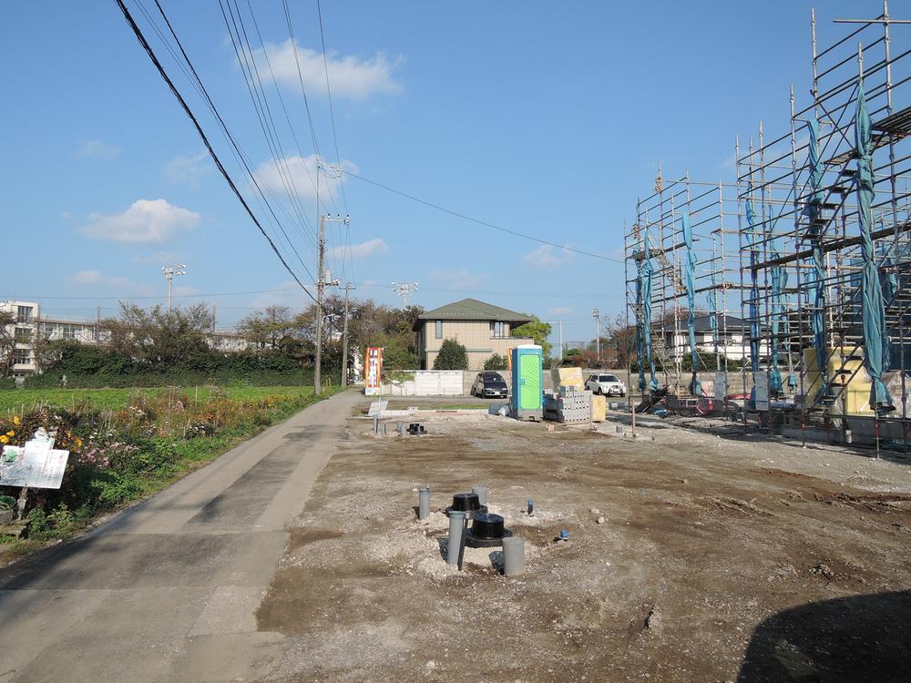 Local photos, including front road. Local (11 May 2013) Shooting