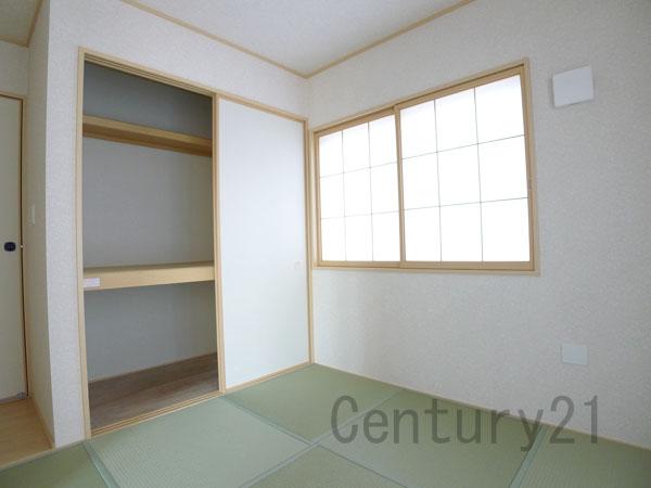 Non-living room. 1 Building