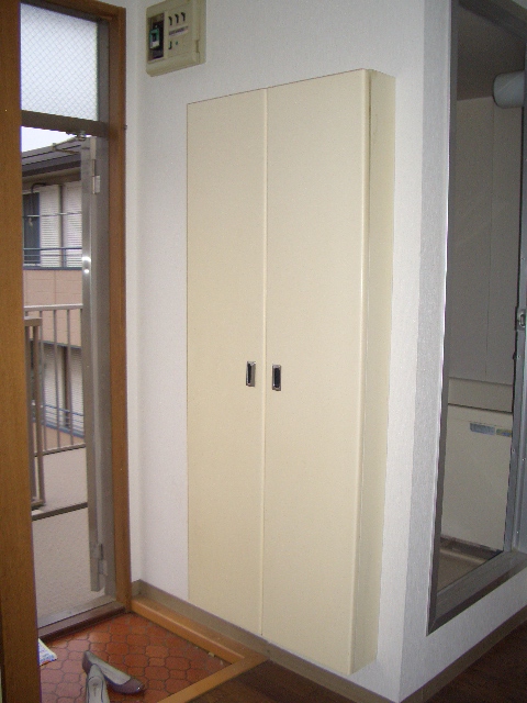 Entrance. Cupboard