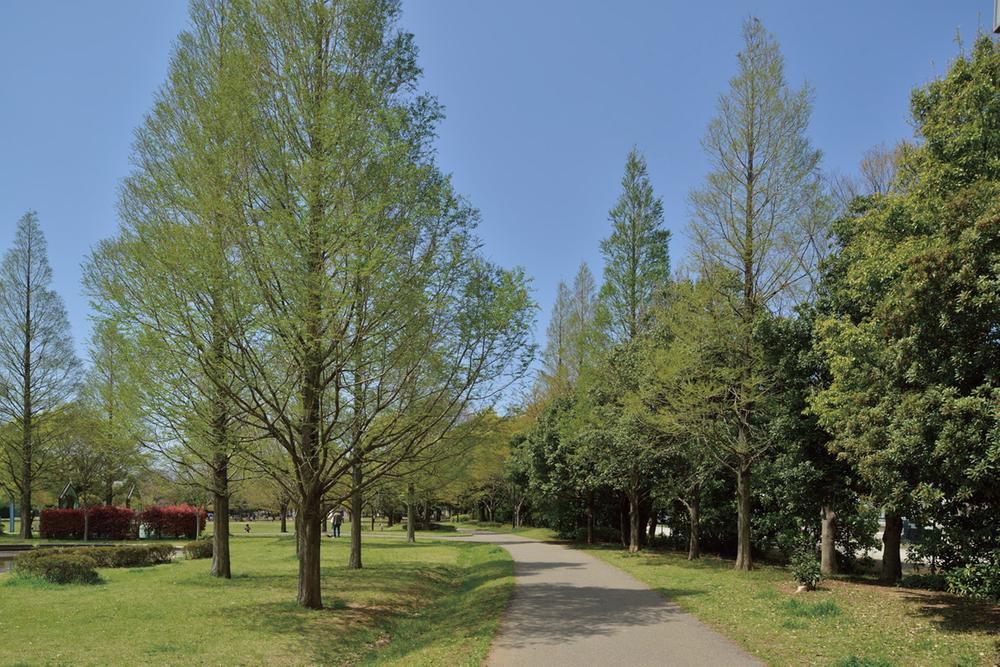 Other. 9 minute walk of Central Park Anagawa. The park, Spacious multi-purpose open space, In addition to Osamukeichi, Large playground equipment, There are tennis courts. Also it looks good to spend a relaxing time at a remote space from the hustle and bustle.