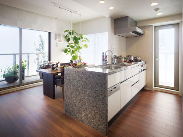 Kitchen.  [kitchen] living ・ Open-minded face-to-face kitchen overlooking the dining.  ※ 85C type