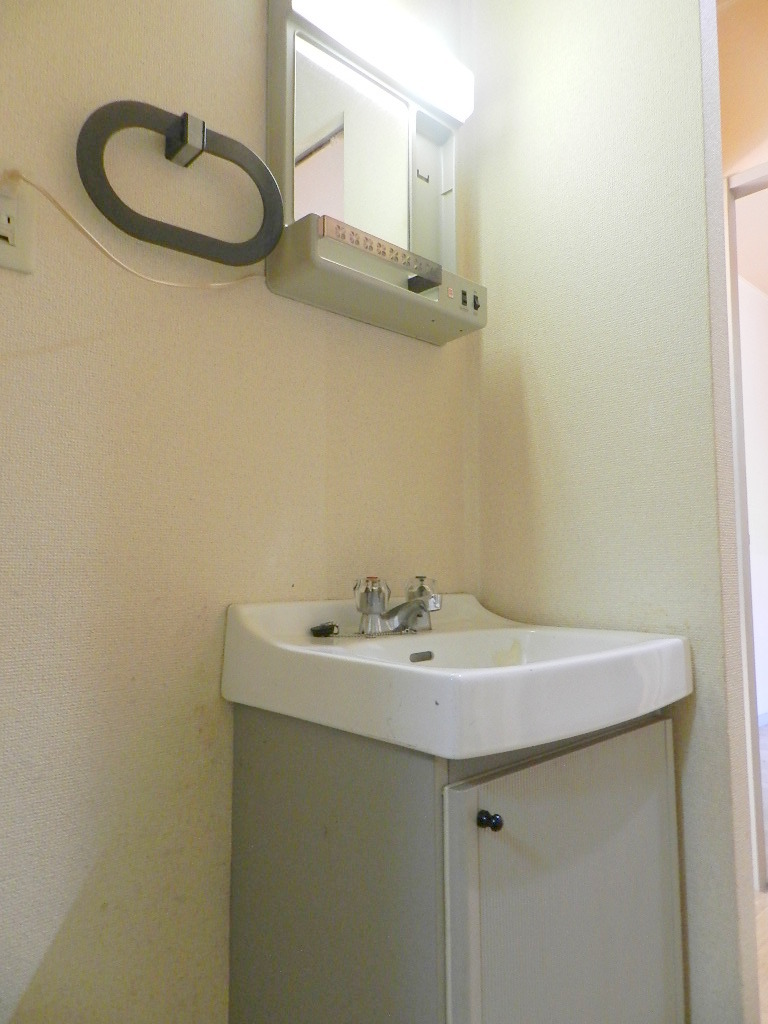 Washroom. * Cleaning before
