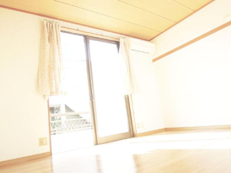Other room space. The room is also warm in the day as dazzling!