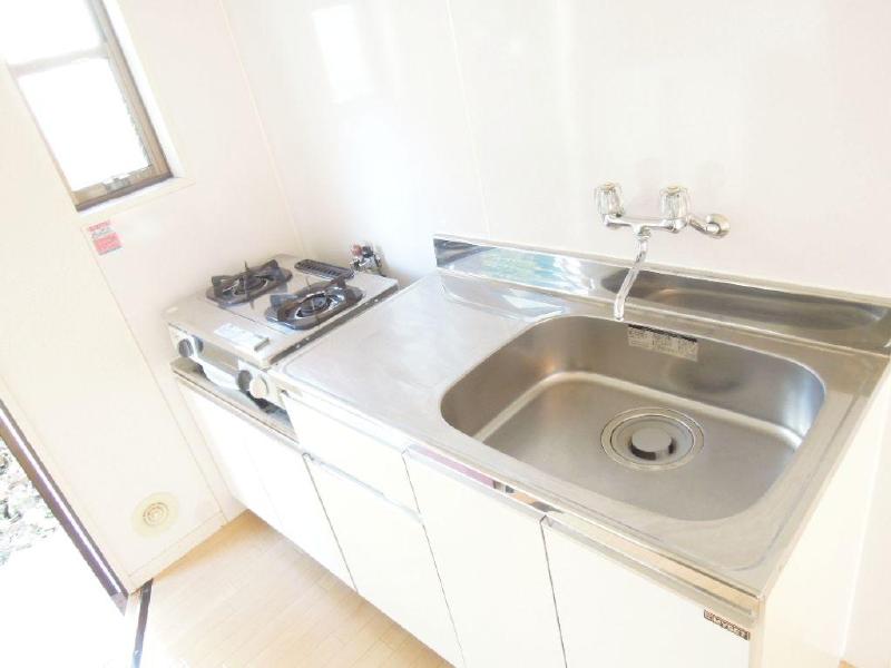 Kitchen. It is put 2 lot gas stoves! ! Easy even cooking