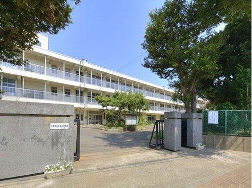 Junior high school. 657m until the Chiba Municipal Chigusadai junior high school
