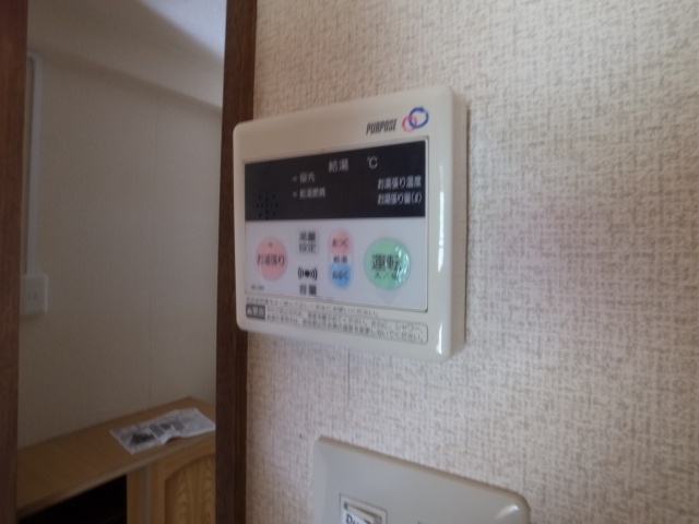 Kitchen. One button with a simple hot water supply ~ (Same building another room photo)