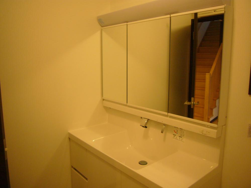 Wash basin, toilet. Local (12 May 2013) Shooting