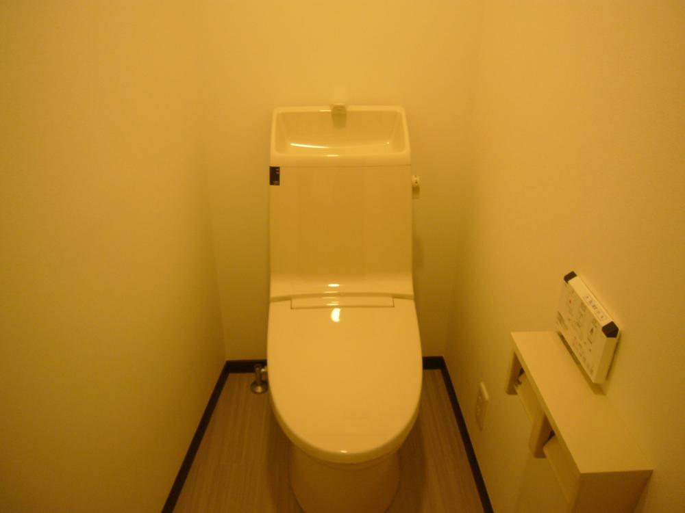 Toilet. Local (12 May 2013) Shooting