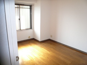 Living and room. North Western-style is also in the nursery.