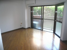 Living and room. You will relax a family in the spacious living room