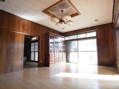 Living and room. The first floor of about 10 quires of Western-style. It can also be used as a living room. 