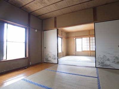 Living and room. Second floor of 2 between the continuance of the Japanese-style room. You can use widely if Tsunagere. 