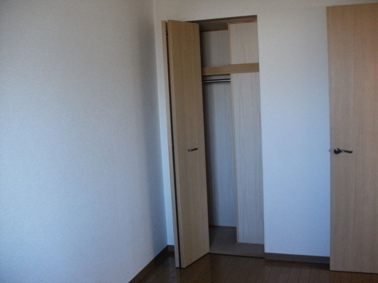 Other room space. North of the Western-style