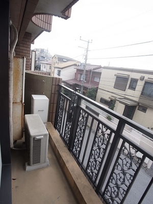 Balcony. Japanese and Western, Balcony that spans two rooms. 